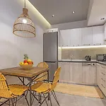 Elia & Anthos Deluxe Daire