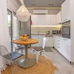 Elia & Anthos Deluxe Daire *