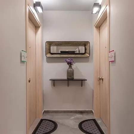 Elia & Anthos Deluxe